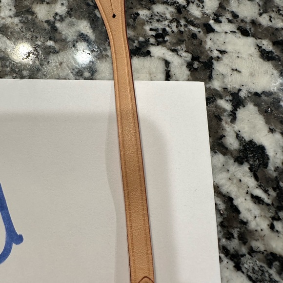 Louis Vuitton Beige Leather Luggage Tag - Picture 5 of 11